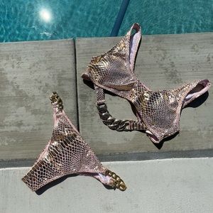 Gold/Pink metallic Bikini with golds in details